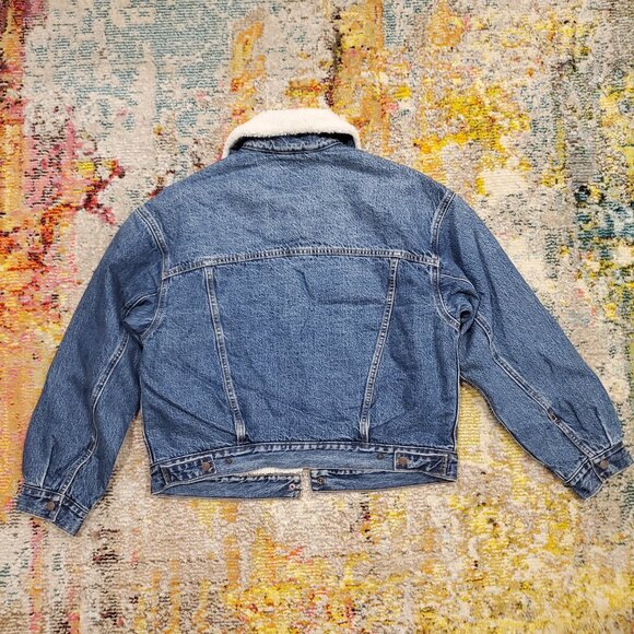 Levi's® Premium 90s Sherpa Trucker Jacket - Picture 4 of 4